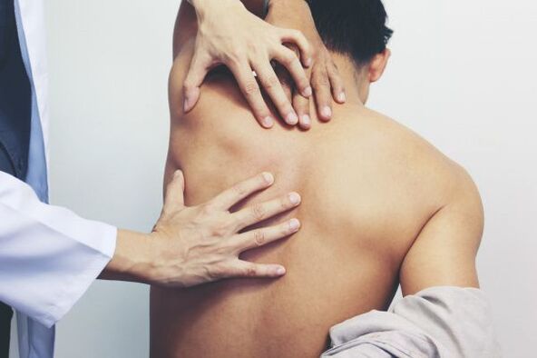 Causes of pain under the left shoulder blade