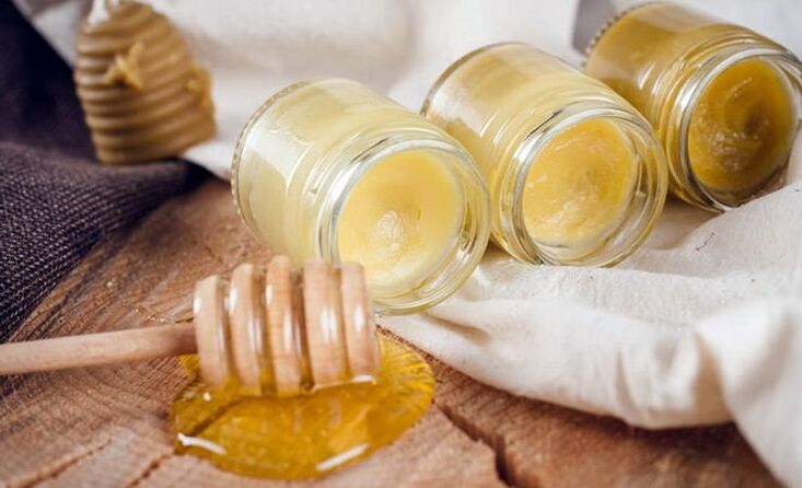 At home, you can prepare an ointment for the treatment of thoracic osteochondrosis