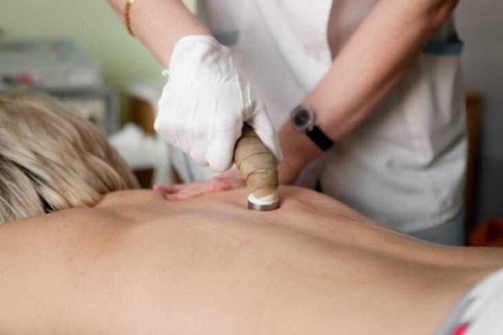 Physiotherapy procedure for the treatment of thoracic osteochondrosis, prescribed by the attending physician